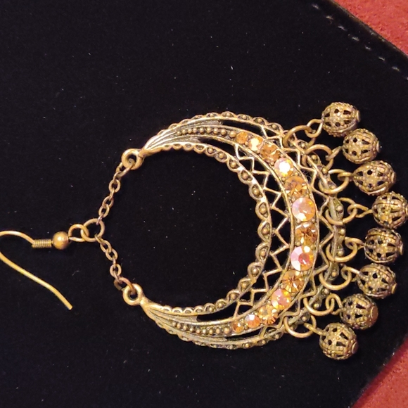 Beautiful earings for you special occasion - Picture 2 of 3